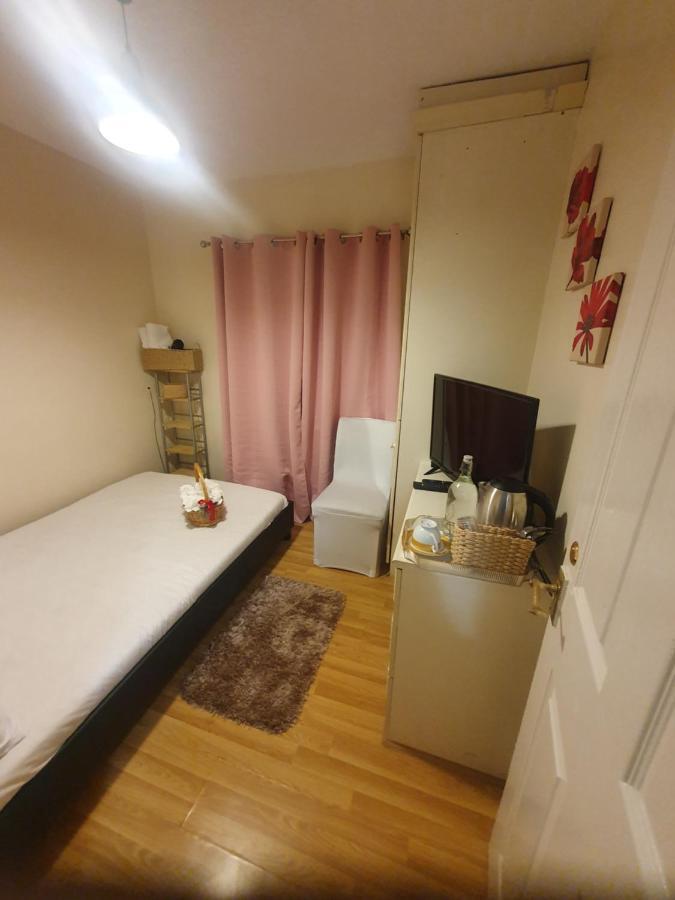 Double Size And Single Room In Barking Barking  Buitenkant foto