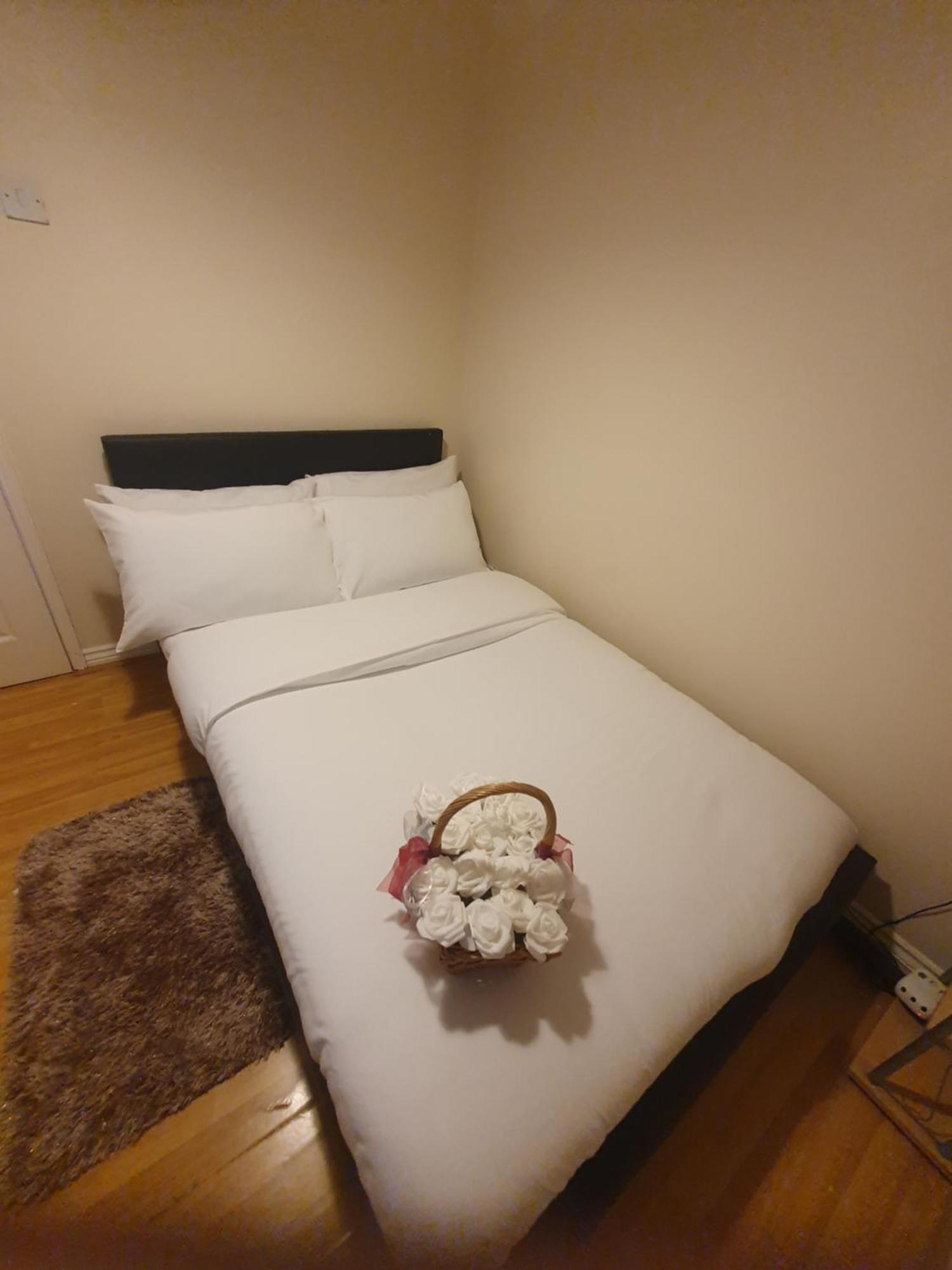 Double Size And Single Room In Barking Barking  Buitenkant foto